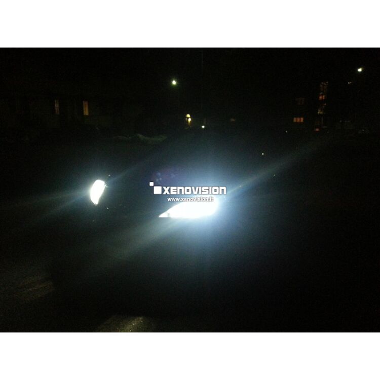2 Kit Xenon Peugeot 207 - 2006 in poi - Xenon 35W e Led Posizione - 6000k <p>Kit Xenon 35W specifico per il faro della Peugeot 207 e Luci Posizione a Led in tinta. Plug&Play zero spie, contiene tutto l'occorrente. Luce Bianco Lunare 6000k.</p>