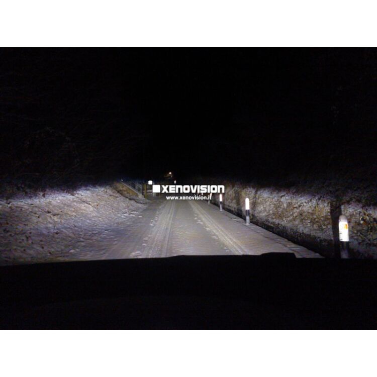 <p>Kit Xenon 35W specifico per il faro della Peugeot 208. Plug&amp;Play zero spie, massima protezione tergicristalli. Luce in tinta con i Led originali</p>