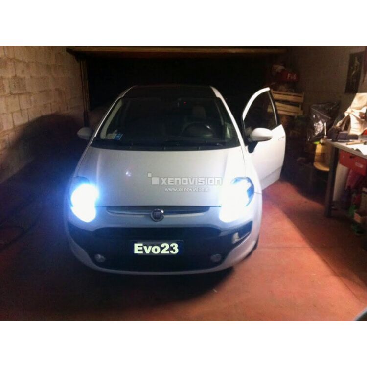 <p>Kit Xenon Specifico per i fari della tua Grande Punto. Engineered by Xenovision - Qualit&agrave; Massima.</p>