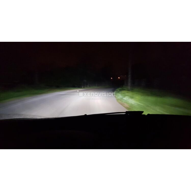2 Kit Xenon Renault Clio III Luxe - 2005 in poi - Xenon 35W e Led - 6000k <p>Kit Xenon 35W e Luci Posizione a Led in tinta, pacchetto specifico per Renault Clio III con fari lenticolari come in foto. Plug&Play, contiene tutto l'occorrente. Luce Bianco Lunare 6000k </p>