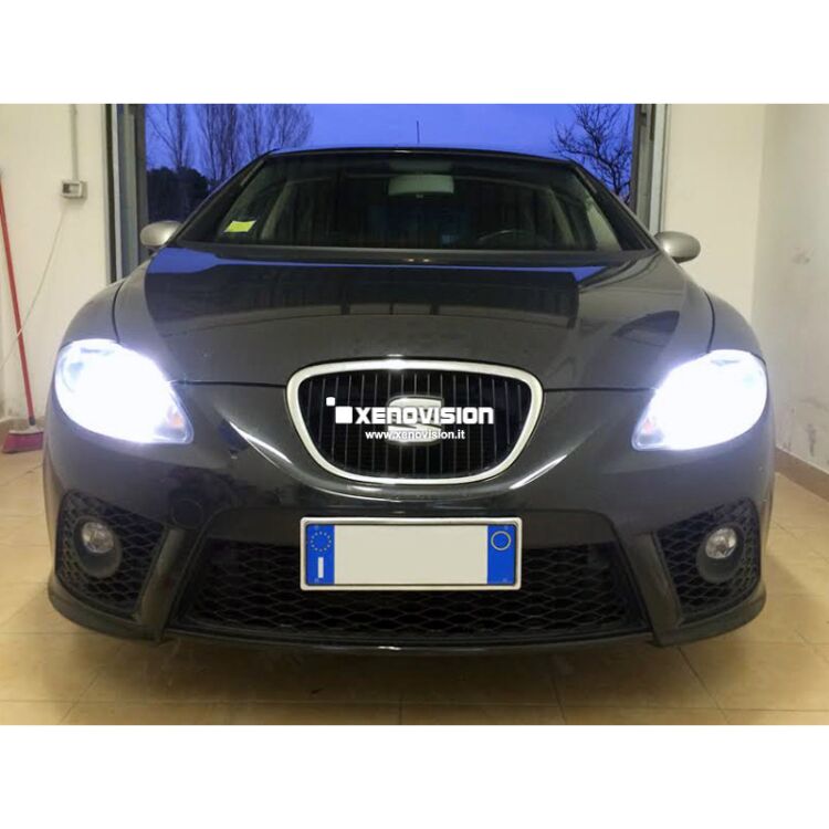 5 Kit Xenon Seat Leon - 2005 al 2012 - Xenon 35W e Led Posizione - 6000k <p>Kit Xenon Lampade XE 35W specifico per il faro della Seat Leon e Luci Posizione a Led in tinta. Plug&Play zero spie, contiene tutto l'occorrente. Luce Bianco Lunare 6000k.</p>