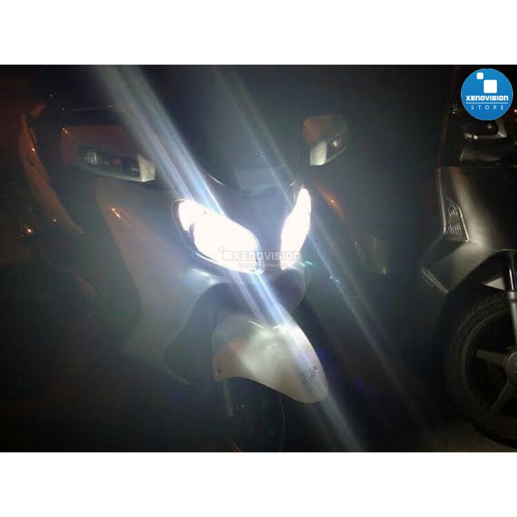 1 Kit Xenon Suzuki Burgman - 1999 in poi - Anabb. + Abb. 35W - 6000k Kit Xenon 35W specifico per il faro del Suzuki Burgman dal 1999 in poi. Plug&Play zero spie, contiene tutto l'occorrente. Luce Bianco Lunare 6000k.