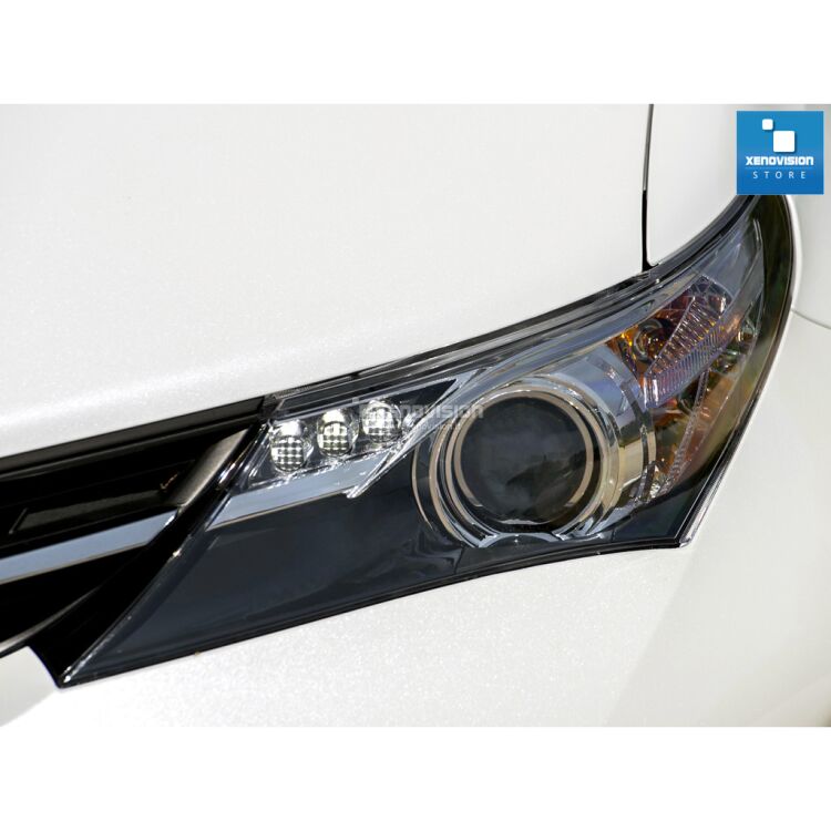 <p>Kit Xenon 35W specifico per il faro della Toyota Auris, con lampade specifiche introvabili, a 6000k. Plug&amp;Play zero spie, contiene tutto l'occorrente. L'unico con lampade Xenon in tinta con i Led originali del faro.&nbsp; </p>