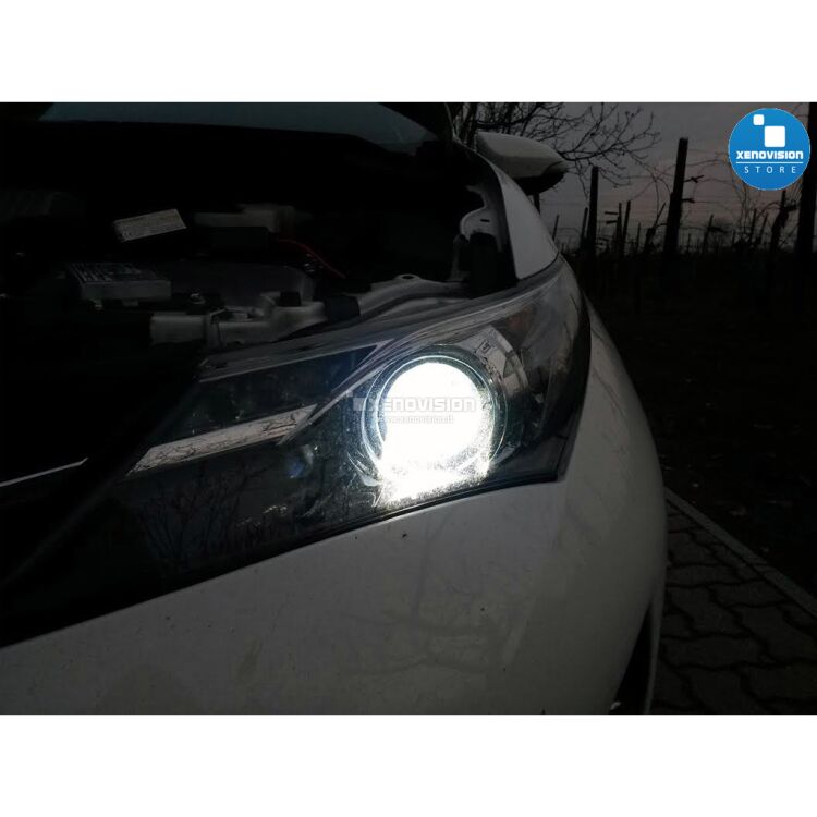 <p>Kit Xenon 35W specifico per il faro della Toyota Auris, con lampade specifiche introvabili, a 6000k. Plug&amp;Play zero spie, contiene tutto l'occorrente. L'unico con lampade Xenon in tinta con i Led originali del faro.&nbsp; </p>
