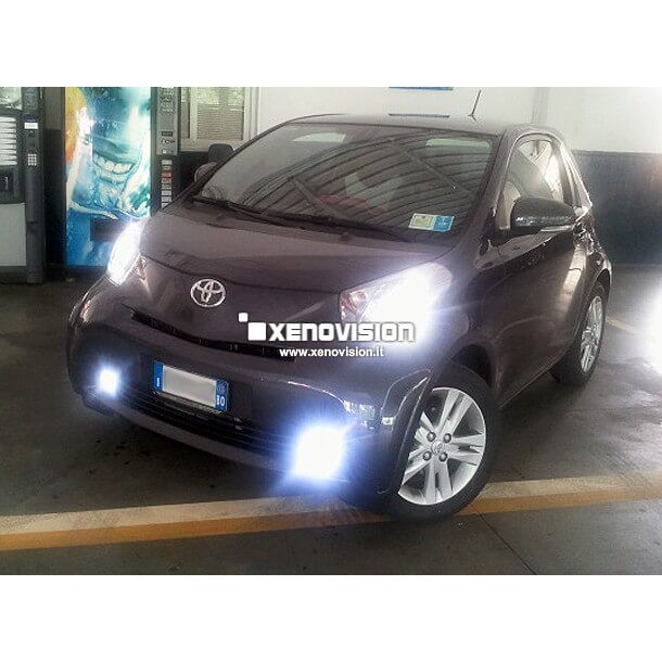 2 Kit Xenon Toyota IQ - 2008 in poi - Bixenon, Led Posizioni e Targa - 6000k <p>Kit Xenon 35W specifico per il faro della Toyota IQ , Luci Targa e Luci Posizione a Led in tinta. Plug&Play zero spie, contiene tutto l'occorrente. Luce Bianco Lunare 6000k</p>