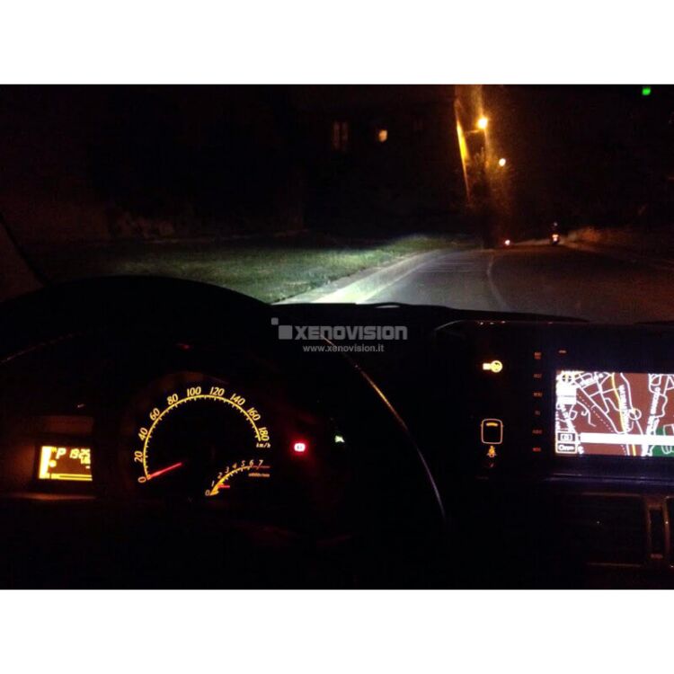 5 Kit Xenon Toyota IQ - 2008 in poi - Bixenon, Led Posizioni e Targa - 6000k <p>Kit Xenon 35W specifico per il faro della Toyota IQ , Luci Targa e Luci Posizione a Led in tinta. Plug&Play zero spie, contiene tutto l'occorrente. Luce Bianco Lunare 6000k</p>