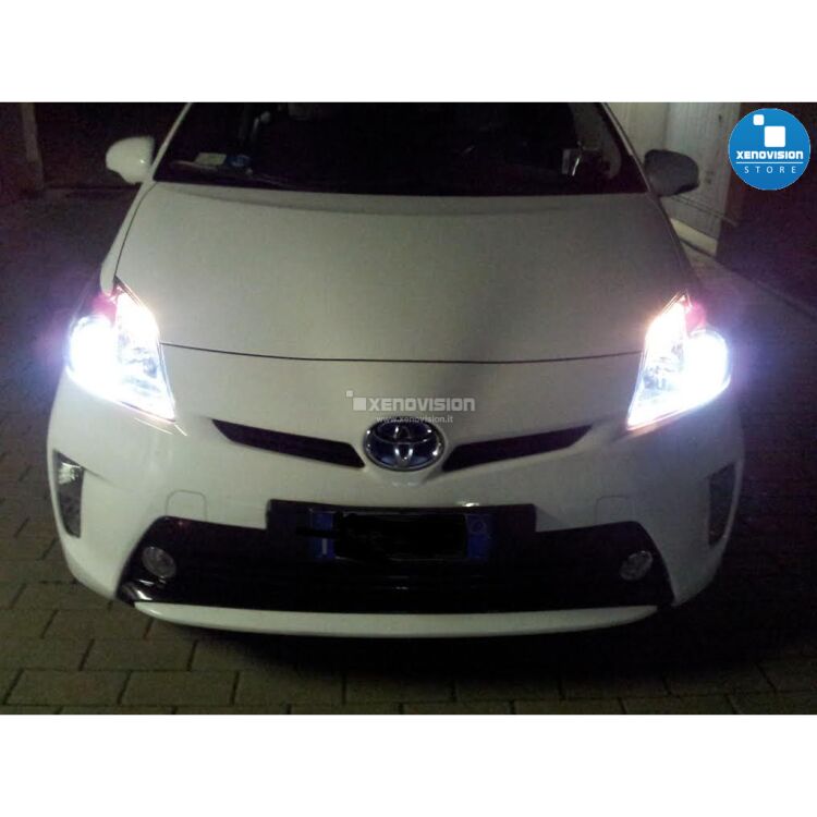 2 Kit Xenon Toyota Prius - 2009 in poi - Xenon 35W e Luci Posizione - 6000k <p>Kit Xenon 35W specifico per il faro della Toyota Prius e Luci Posizione Led in tinta. Plug&Play zero spie, contiene tutto l'occorrente. Luce Bianco Lunare 6000k.</p>