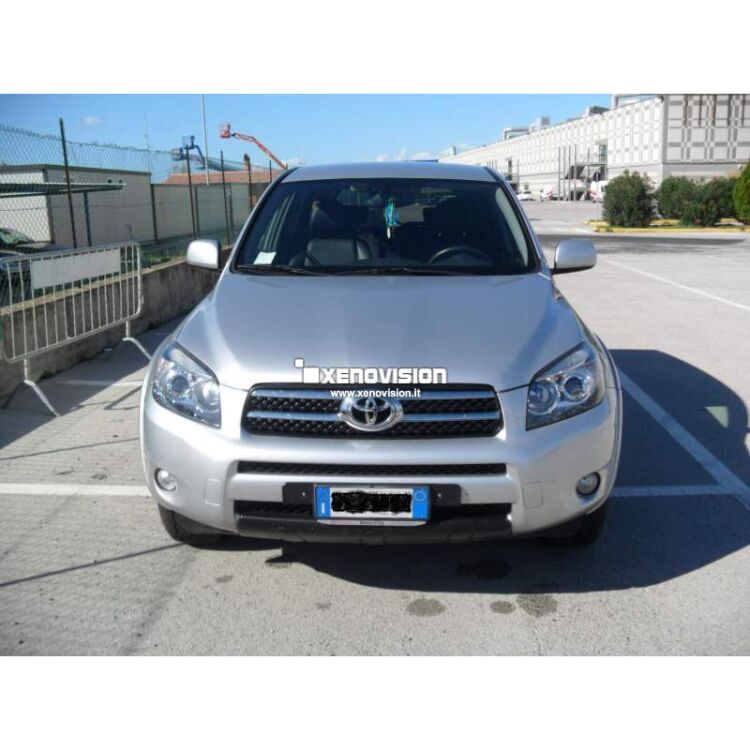 2 Kit Xenon Toyota RAV4 RAV 4 - 2005 a 2008 - Xenon 35W e Posizione - 5000k <p>Kit Xenon 35W specifico per il faro della Toyota RAV4 e Luci Posizione Led in tinta. Plug&Play zero spie, contiene tutto l'occorrente. Luce Bianco Solare 5000k.</p>