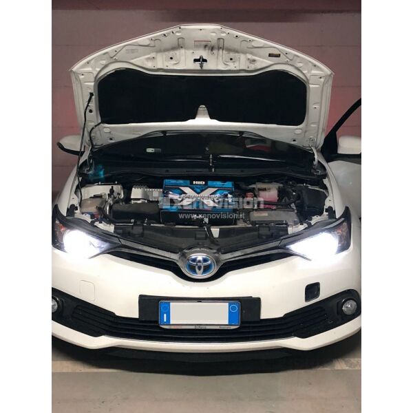 2 Kit Xenon Toyota Yaris e Hybrid - Lenticolare - 2013 in poi - 35W 6000k <p>Kit Xenon 35W specifico per il faro della Toyota Yaris, con lampade specifiche introvabili, a 6000k. Plug&Play zero spie, contiene tutto l'occorrente. Luce Bianco Lunare come i Led originali</p>