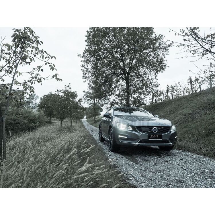 1 Kit Xenon Volvo V60 - 2013 in poi - Xenon 35W - 6100k Kit Xenon Focus Pro Korea 35W specifico per il faro della Volvo V60 dal 2013 in poi. Plug&Play zero spie, contiene tutto l'occorrente. Luce Bianco Lunare 6100k.