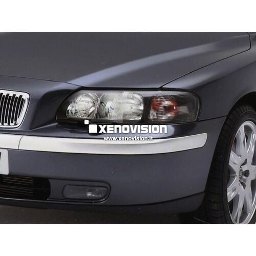 1 Kit Xenon Volvo V70 II - 2000 a 2007 - Xenon 35W e Posizione - 6000k <p>Kit Xenon 35W specifico per il faro della Volvo V70 II e Luci Posizione a Led in tinta. Plug&Play zero spie, contiene tutto l'occorrente. Luce Bianco Lunare 6000k.</p>
<p> </p>