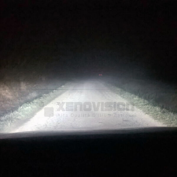 <p>Kit Xenon Specifico per i fari della tua VW Golf VII. Engineered by Xenovision - Qualit&agrave; Massima.</p>