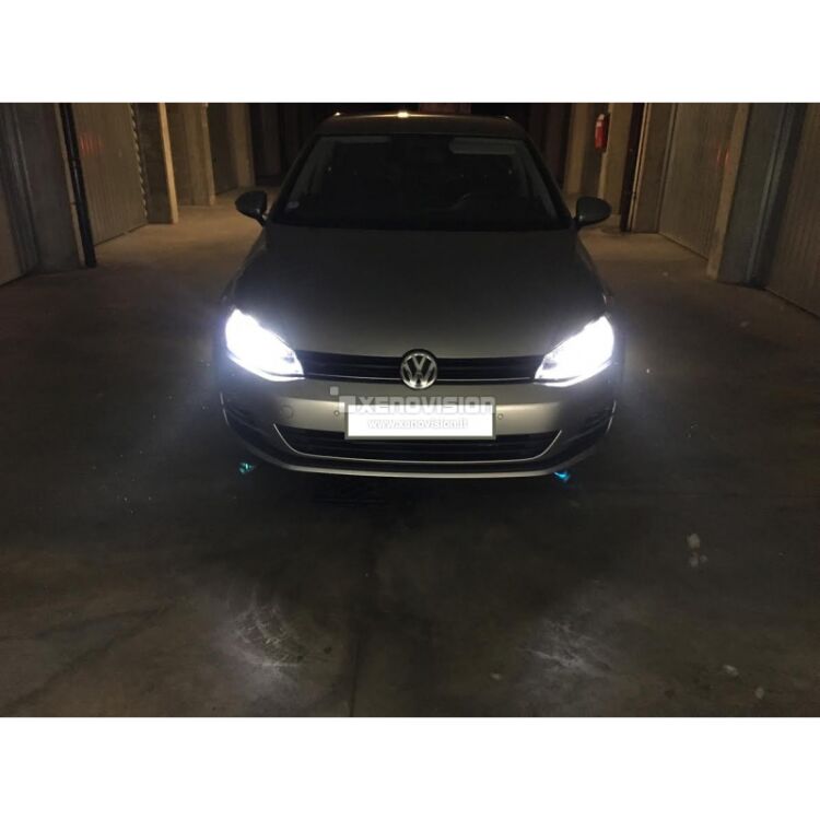 <p>Kit Xenon Specifico per i fari della tua VW Golf VII. Engineered by Xenovision - Qualit&agrave; Massima.</p>