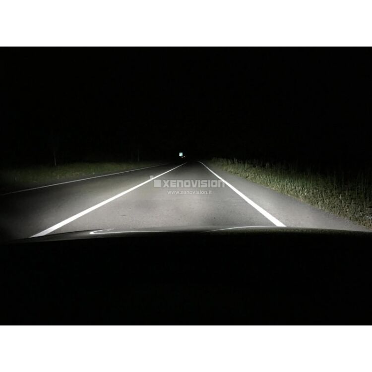 <p>Kit Xenon Specifico per i fari della tua VW Golf VII. Engineered by Xenovision - Qualit&agrave; Massima.</p>