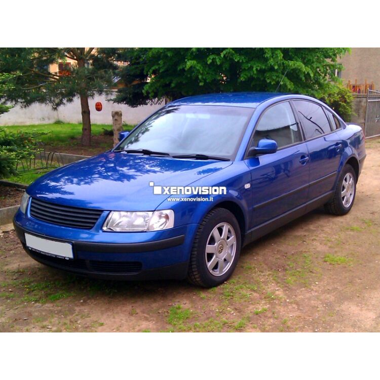 0 Kit Xenon VW Passat - dal 1996 al 2005 - Xenon 35W e Led Posizioni - 6100k Kit Xenon Focus Pro Korea 35W specifico per il faro della VW Passat. Plug&Play zero spie, contiene tutto l'occorrente. Luce Bianco Lunare 6100k.