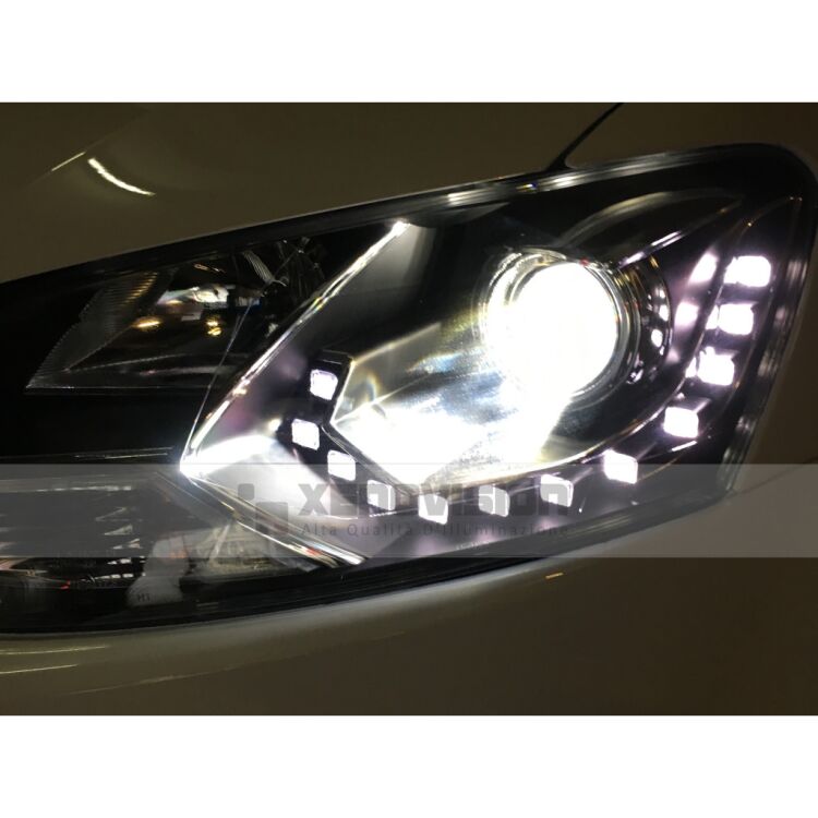 4 Kit Xenon VW Polo 6R - Highline - Xenon 35W e Posizione - 6000K <p>Kit Xenon FocusPRO Korea 35W specifico per il faro della VW Polo 6R Highline e Luci Posizione a Led in tinta. Plug&Play zero spie, contiene tutto l'occorrente. Luce Bianco Lunare 6000K.</p>
<p> </p>