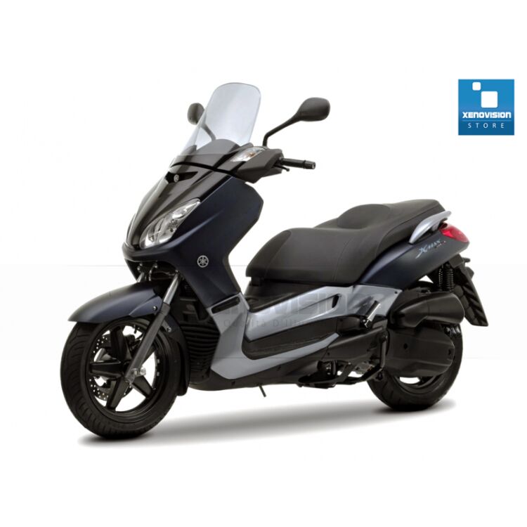 Kit Xenon Yamaha X-Max - 2005 a 2009 - An. + Abb. 35W e Led - 5000k Kit Xenon 35W specifico per il faro del Yamaha X-Max dal 2005 al 2009. Plug&Play zero spie, contiene tutto l'occorrente. Luce Bianco Solare 5000k.