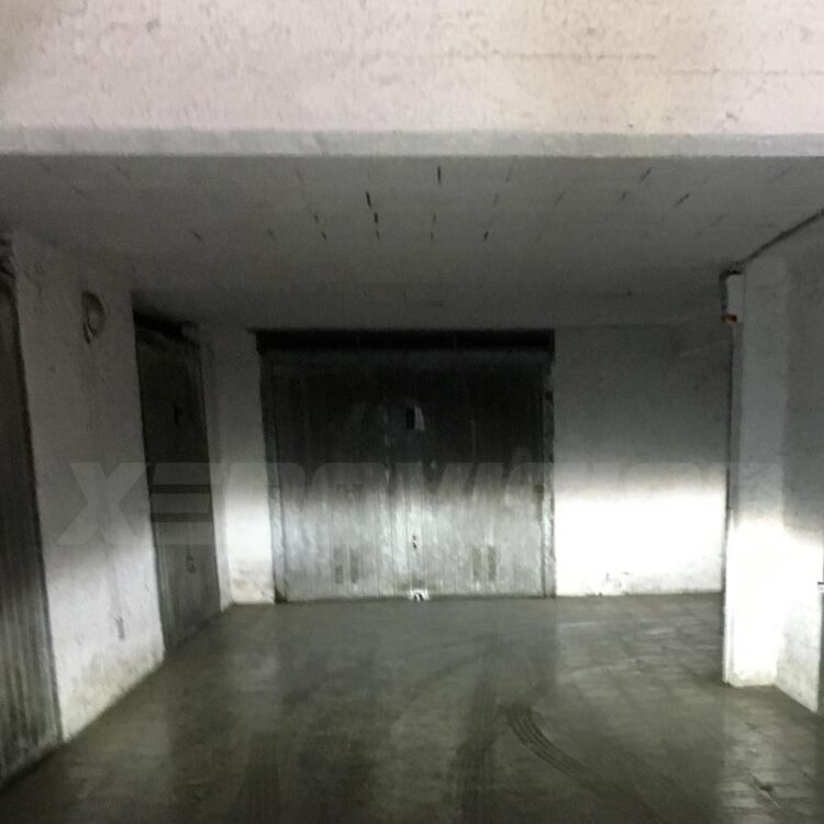 <p>Kit Xenon 35W specifico per il faro anabbagliante del Yamaha X-Max dal 2010 in poi. Plug&amp;Play zero spie, contiene tutto l'occorrente. Luce Bianco Lunare 6000k.</p>