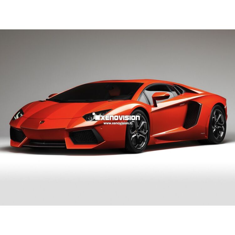 Lampade Xenon 35W specifico per il faro della Lamborghini Aventador dal 2011 in poi. Plug&amp;Play zero spie, contiene tutto l&#39;occorrente. Luce Bianco Lunare 6000k.