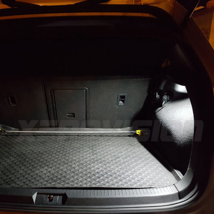 4 Led Bagagliaio Golf V VI VII Passat Polo Scirocco Eos - 700Lm - 6000k <p><strong>700Lumen - </strong>Led bagagliaio per VW Golf V, Golf VI, Tiguan, Touran, Scirocco, Polo, Passat, ecc e anche Seat Altea, Ibiza, Leon, Cordoba, Toledo ecc. Luce bianco Lunare 6000k, illumina in modo omogeneo il bagagliaio 5 volte di più rispetto alla luce a incandescenza originale.</p>