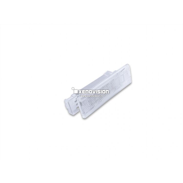 1 Led Bagagliaio Tiguan Touran Transporter Caddy Campmob - 700Lm - 6000k <strong>700Lumen - </strong>Led bagagliaio per VW Golf V, Golf VI, Tiguan, Touran, Scirocco, Polo, Passat, ecc e anche Seat Altea, Ibiza, Leon, Cordoba, Toledo ecc. Luce bianco Lunare 6000k, illumina in modo omogeneo il bagagliaio 5 volte di più rispetto alla luce a incandescenza originale.