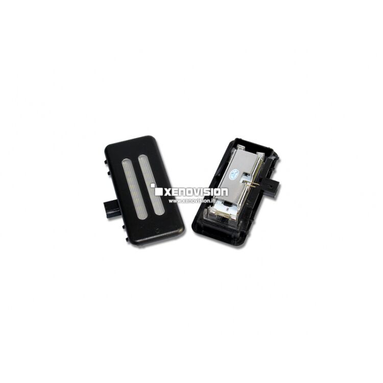 Led Luci Alette Parasole BMW E70 E71 E84 F25 X3 - 400 Lumen - 6000k Kit Led Luci Cortesia per BMW E70 E71 E84 F25 X3. Rimpiazzano Plug&Play le lampadine delle vostre plafoniere luci alette parasole, aumentando notevolmente la luminosità e la resa estetica, con un'illuminazione di un bianco purissimo 6000k. Qualità Garantita Xenovision.