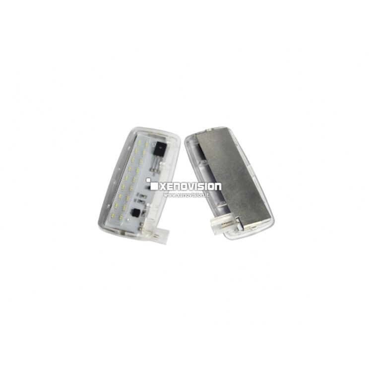 Led Luci Alette Parasole BMW E93 E93 LCI E88 - 400 Lumen - 6000k Kit Led Luci Cortesia per BMW E93 E93-LCI E88. Rimpiazzano Plug&Play le plafoniere luci alette parasole, aumentando notevolmente la luminosità e la resa estetica, con un'illuminazione di un bianco purissimo 6000k. Garantita Xenovision.