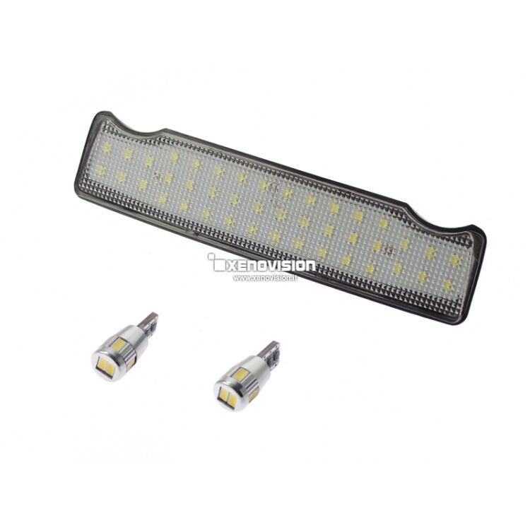 Led Luci Cortesia Soffitto BMW F10 F01 F02 F03 Anteriori - 800 Lumen Kit Led Luci Cortesia Anteriori per BMW F10 F01 F02 F03. Rimpiazzano Plug&Play le lampadine delle vostre plafoniere sul soffitto dell'auto, aumentando notevolmente la luminosità dell'interno, con un'illuminazione di un bianco purissimo 6000k. Qualità Garantita Xenovision.