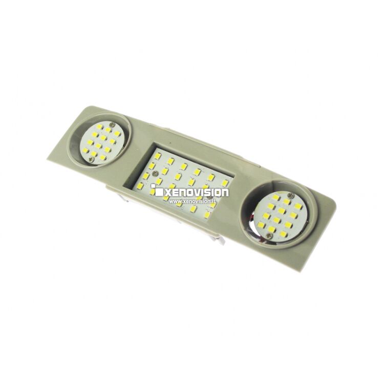 Kit Led Luci Cortesia Anteriori per Skoda Superb Yeti Seat Alhambra. Rimpiazzano Plug&amp;Play le lampadine delle vostre plafoniere sul soffitto dell&#39;auto, aumentando notevolmente la luminosit&agrave; dell&#39;interno, con un&#39;illuminazione di un bianco purissimo 6000k. Qualit&agrave; Garantita Xenovision.