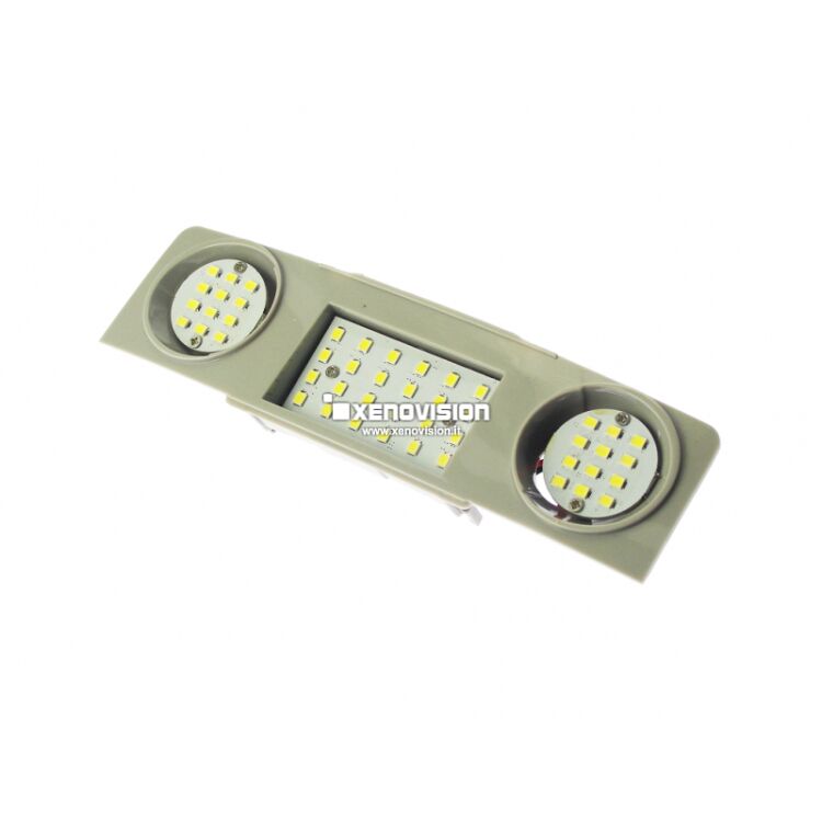Led Luci Cortesia Soffitto VW Scirocco Tiguan Touran Sharan 800Lm 6000k Kit Led Luci Cortesia Anteriori per VW Scirocco Tiguan Touran Sharan. Rimpiazzano Plug&Play le lampadine delle vostre plafoniere sul soffitto dell'auto, aumentando notevolmente la luminosità dell'interno, con un'illuminazione di un bianco purissimo 6000k. Qualità Garantita Xenovision.