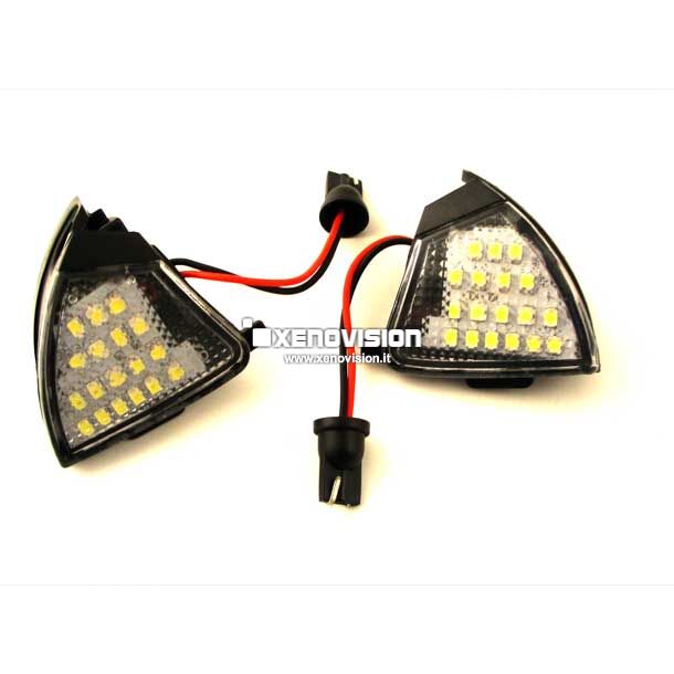 <strong>600 Lumen&nbsp;</strong>Una coppia di placche Led Plug&amp;Play Ultraluminose per luci pozzanghera sottospecchi VolksWagen Golf V. Rimpiazza i punti luce esistenti, zero spie. Installazione semplicissima.