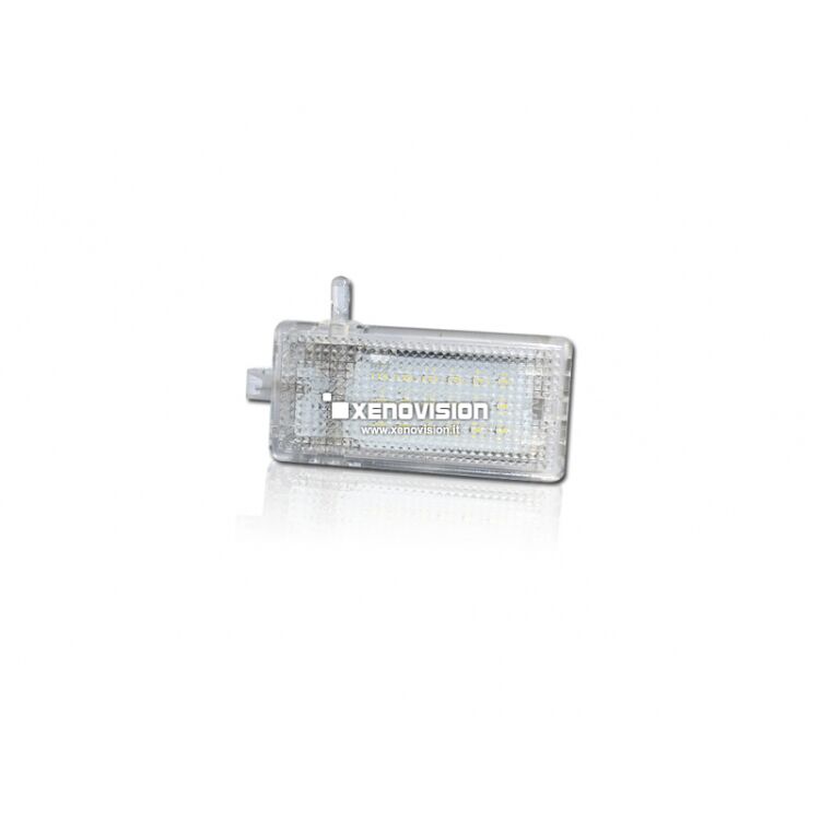 <strong>700Lumen, CANBUS Plug&amp;Play - </strong>Led Portaoggetti per BMW. Compatibile con quasi tutti i modelli, vedi descrizione per lista completa. Luce bianco Lunare 6000k, illumina in modo omogeneo il bagagliaio 5 volte di pi&ugrave; rispetto alla luce a incandescenza originale.