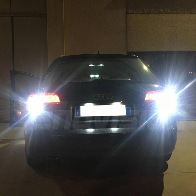 8 Retromarcia LED Land rover Discovery IV L319 2009 - 2015: P21W BackBeam <strong>Retromarcia LED per Land rover Discovery IV</strong> L319 2009 - 2015. Lampada <strong>P21W</strong> canbus. Illumina a giorno con questo straordinario cannone LED a luminosità estrema.