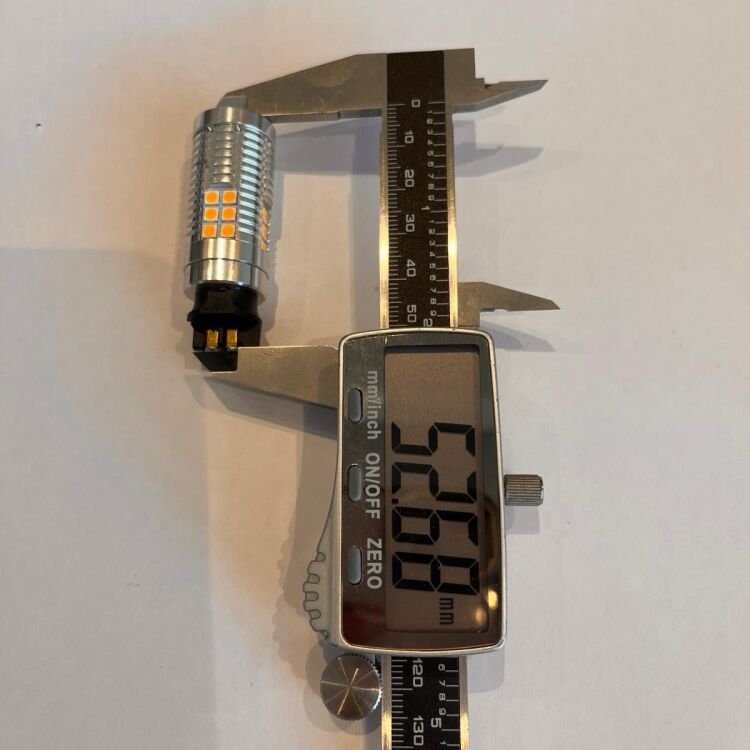 4 Freccia Anteriore LED Audi Q3 in poi: PWY24W Pulse <strong>Freccia Anteriore LED no-spie per Audi Q3</strong> in poi. Coppia lampade <strong>PWY24W</strong> modello Pulse di Xenovision.