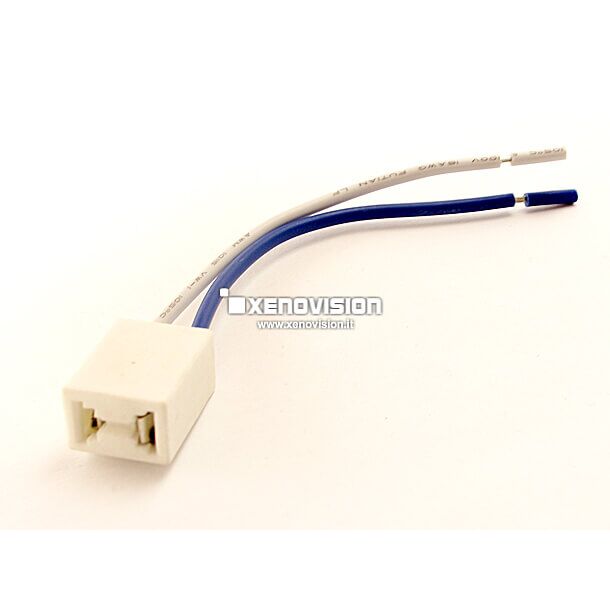 0 Spinotto H7 completo di cablaggio – Resistente ad alte temperature Ideale per qualsiasi necessità fai-da-te, uno spinotto H7 femmina completo di cablaggi, perfetto per sostituire uno spinotto danneggiato, allestire banchi prova, istallare fari aggiuntivi e quant'altro. Realizzato con materiali di altissima qualità, studiato per istallazioni a regola d'arte in cui non lasciare nulla al caso.