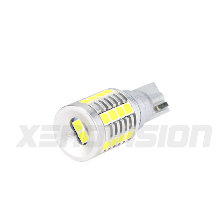 2 Retromarcia LED T15 BackBeamPRO per Hyundai I30 PDE, PD, PDEN 2016 in poi <strong>Luce retromarcia LED per Hyundai I30</strong> PDE, PD, PDEN 2016 in poi. Una lampadina <b>T15</b> esageratamente spinta: 15W di potenza, 20 volte più luce delle originali.