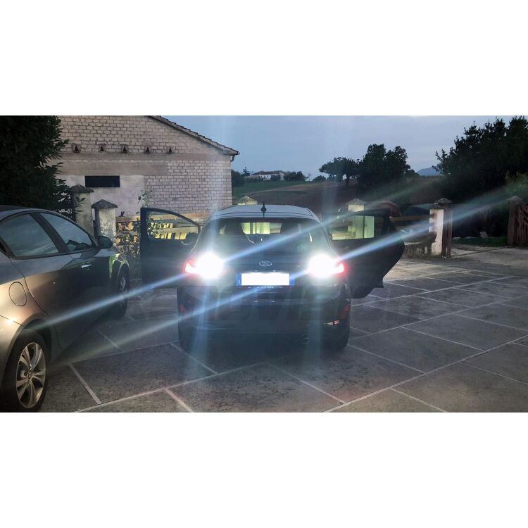6 Retromarcia LED T15 BackBeam4 per Hyundai I30 PDE, PD, PDEN 2016 in poi <strong>Retromarcia LED per Hyundai I30</strong> PDE, PD, PDEN 2016 in poi. Lampada <strong>T15</strong> canbus modello BackBeam4.