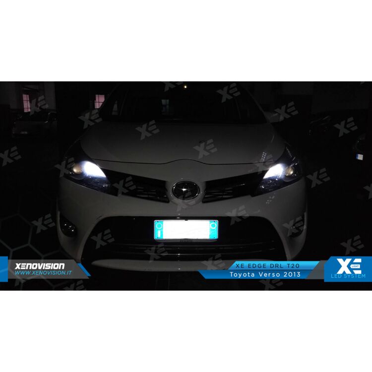 5 Luci posizione LED Land rover Discovery IV L319 con fari xeno: T20 Pyramid Coppia <strong>Luci posizione LED</strong> per Land rover <strong>Discovery IV L319</strong> con fari xeno. Lampadine premium <strong>T20</strong> ultra luminose e super canbus, modello Pyramid Xenovision.