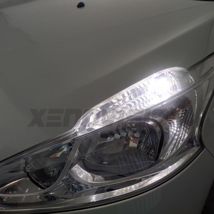 1 T20: Asyc LED 6000k (Coppia) <p>Asic T20 introduce pregiati chip Philips ZES, purezza di colore e ottima luminosità. Lunga durata. Canbus 80% delle auto.</p>