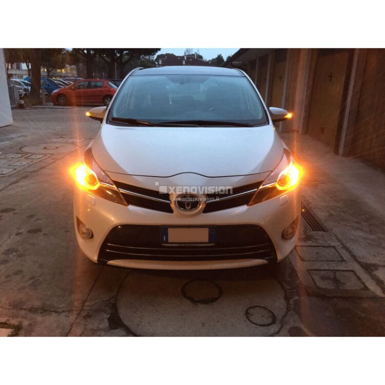 3 T20: Lampadina frecce LED Gear - FINE SERIE: NO GARANZIA FINE SERIE: NO GARANZIA <strong>3x più luce.</strong> Una lampada LED T20 per Frecce. Richiede resistenze per eliminare lampeggio rapido. Qualità Massima.