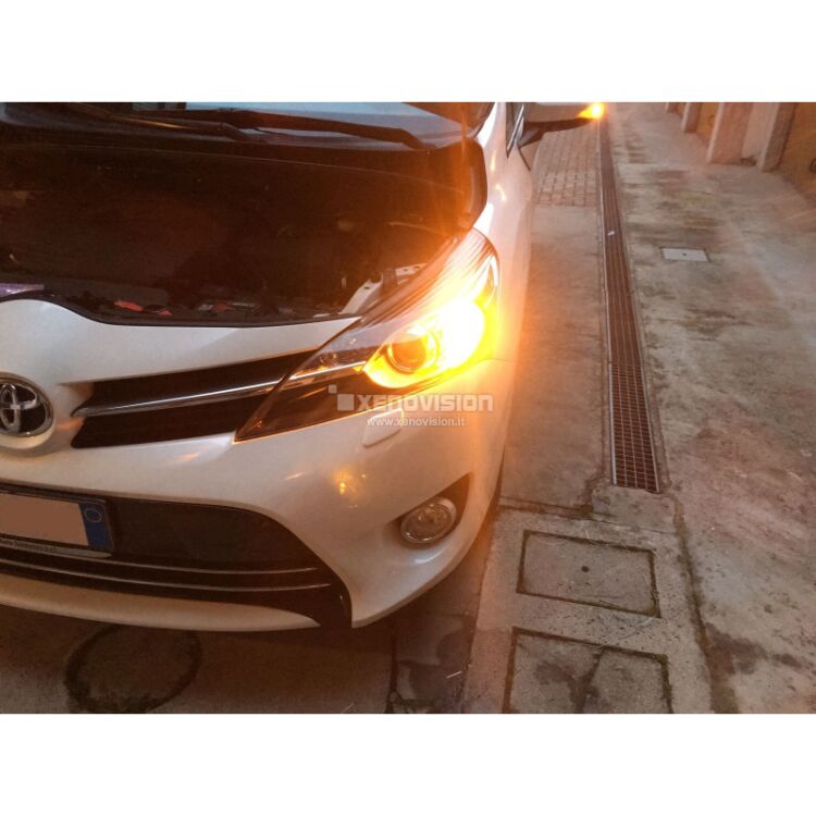 FINE SERIE: NO GARANZIA <strong>3x più luce.</strong> Una lampada LED T20 per Frecce. Richiede resistenze per eliminare lampeggio rapido. Qualità Massima.