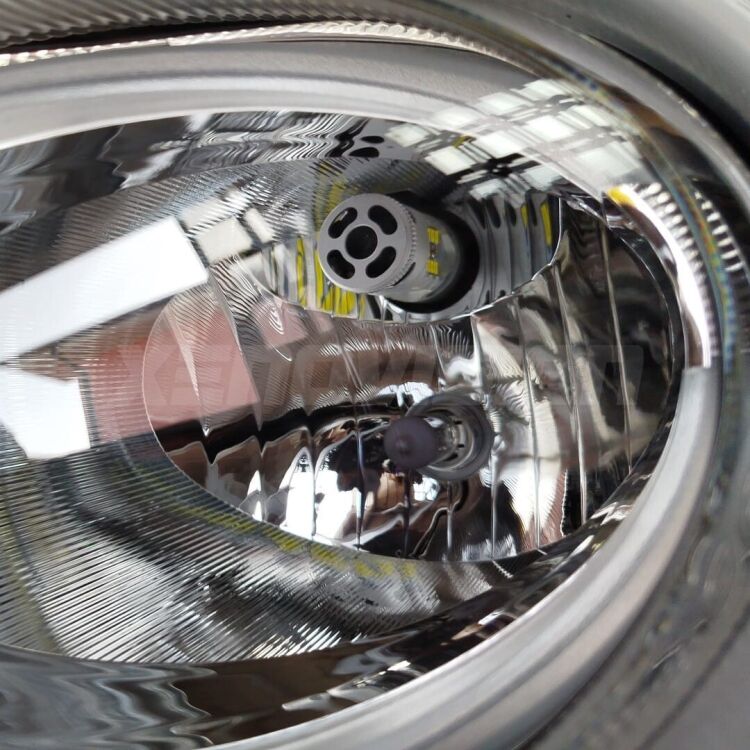 3 Luci posizione LED Land rover Discovery IV L319 con fari xeno: T20 Cobra <strong>Luci posizione LED no-spie per Land rover Discovery IV</strong> L319 con fari xeno. Coppia lampade <strong>T20</strong> modello Cobra super-canbus, raffreddate a ventola.