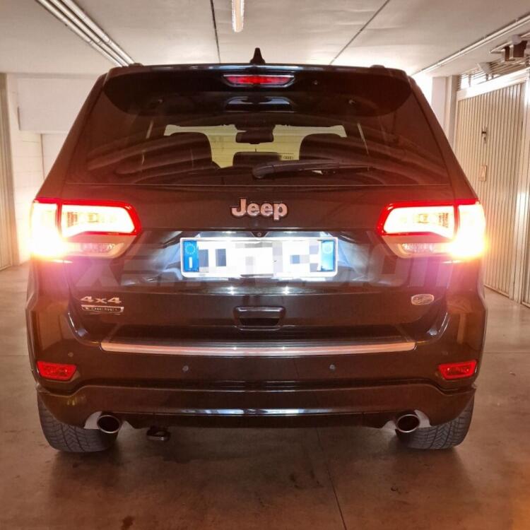 <strong>Freccia Anteriore LED no-spie per Mitsubishi Pajero IV</strong> V80 2007 - 2021. Lampada <strong>T20</strong> modello Gear3 no Hyperflash, raffreddata a ventola.