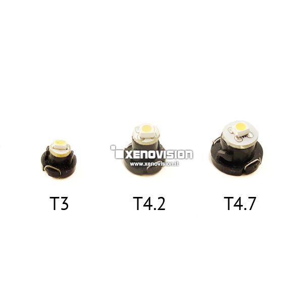 1 T4.2 a Ultra Led - Alta Intensità Luminosa - Bianco Lunare 6000k <p><strong>30 Lumen</strong>. Luce a led con innesto T42. Ideale per le luci cruscotto e luci strumentazione.</p>