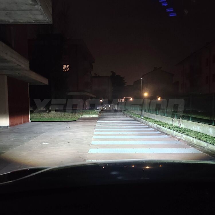 <strong>Tappi coprifaro a cupola</strong> per Anabbaglianti Hyundai Kona: indispensabili per kit LED a ventola. Evitano il soffocamento ventole e fulminazione del kit LED.