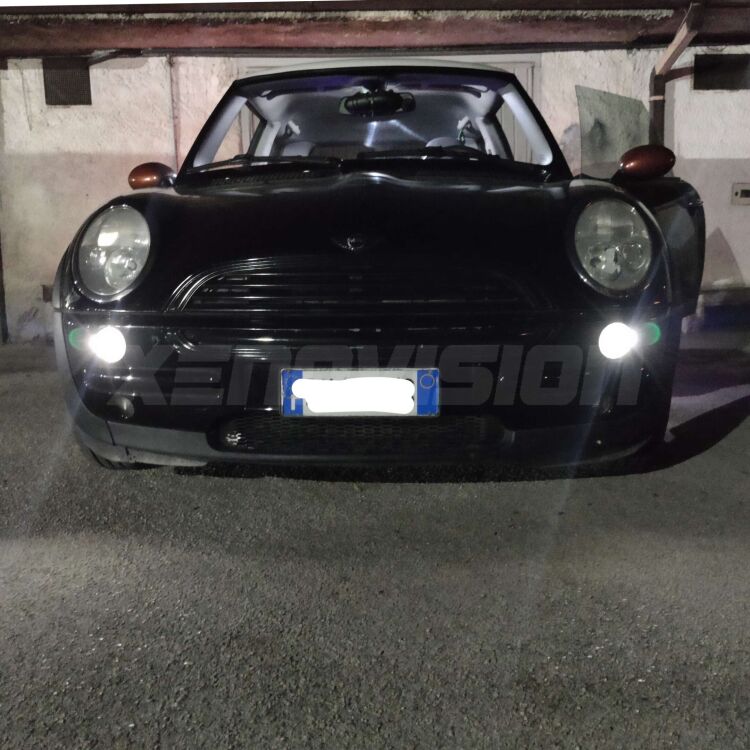 2 Luce Targa LED Hyundai I30 PDE, PD, PDEN 2016 in poi: W5W Fly <strong>luce targa LED per Hyundai I30</strong> PDE, PD, PDEN 2016 in poi. Coppia lampadine <strong>w5w</strong> Canbus compatte modello Fly Xenovision.