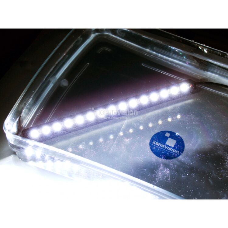 Ultraluminosa. Robusta. Universale. Stravolgi interni ed esterni con qualunque idea ti venga in mente.