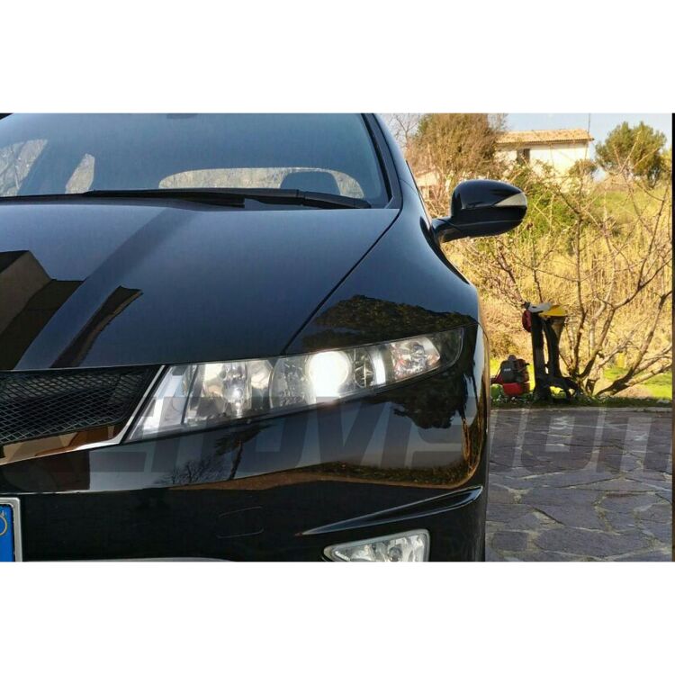 <p>Kit Retrofit HID completo con Proiettori Xenovision X-Blade e Kit Xenon PhemonXT.</p>
